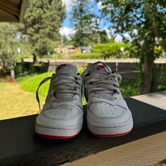 Nike Kids Court Borough‎ 2 SE White Very Berry Size 5.5Y - Picture 2 of 9